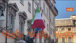 Draghi annuncia le dimissioni, l'attesa davanti a Palazzo Chigi