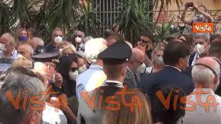 Napoli saluta la vicesindaca Filippone, l'applauso all'uscita del feretro