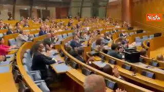 Salvini riunisce i suoi parlamentari, l'applauso per il leader leghista a inizio riunione