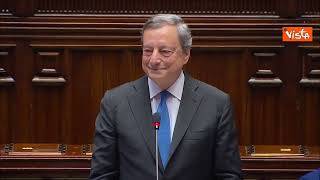 Draghi alla Camera per annunciare le dimissioni accolto con un applauso dell'Aula