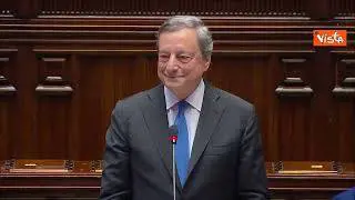 Draghi alla Camera per annunciare le dimissioni accolto con un applauso dell'Aula