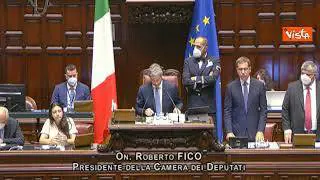Il Presidente della Camera Fico comunica le dimissioni di Draghi, applausi in Aula