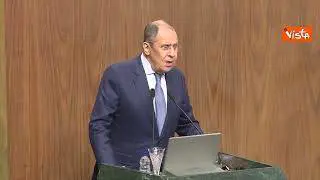 Lavrov: "Aiuteremo gli ucraini a sbarazzarsi del regime di Zelensky"