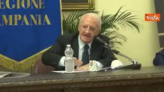 De Luca: "Tenetevi la mascherina, la musica e i concerti si vedono anche così"