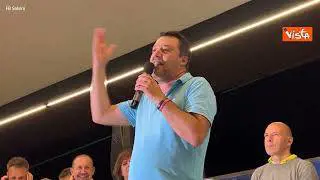 Salvini: Ho trovato un gioiello che mi sopporta, viva le mogli e i mariti che supportano i leghisti