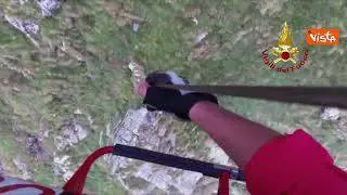 Salvato escursionista nel bergamasco con l'elicottero dei Vigili del Fuoco, le immagini