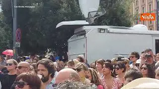 Strage di Bologna, il minuto di silenzio davanti alla stazione per il 42esimo anniversario
