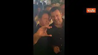 Salvini passeggia in centro a Lampedusa e fa selfie con i sostenitori