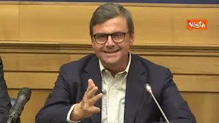 Elezioni, Calenda lascia alleanza con il Pd. Eccolo alla conferenza con Letta: “Discussioni finite”
