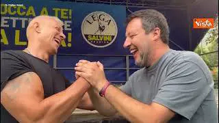Salvini sfida il campione di braccio di ferro e perde: Come sarà con Letta il 25 settembre