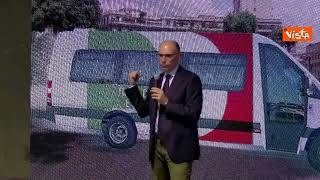 Letta presenta il pulmino che userà in campagna elettorale: "Giro d'Italia in bus elettrico"