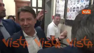 Conte affigge nella bacheca del Viminale il simbolo dei 5Stelle: Io rispettoso, non scanso gli altri