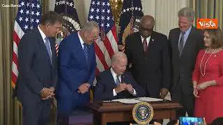 Biden firma piano da 750 miliardi per assistenza sanitaria e clima