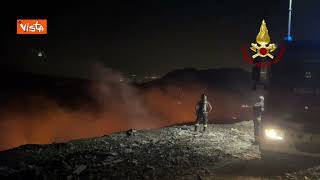 Incendio sul Monte Grifone a Palermo, le immagini dell’intervento dei Vigili nella notte