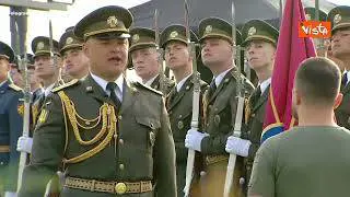 Giorno della Bandiera in Ucraina, ecco le immagini dell’omaggio del Presidente Zelensky