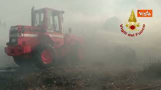 Incendio in azienda smaltimento rifiuti plastici ad Augusta, l'intervento dei Vigili del fuoco