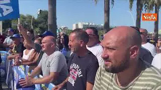 Migranti, Salvini: "In Italia entra chi ha permesso di entrare"