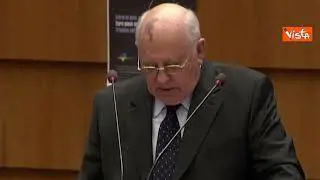 Addio a Gorbaciov, eccolo nel 2012 a Bruxelles al summit dei Nobel per la pace