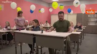 Primo giorno di scuola in Ucraina, Zelensky visita una scuola ricostruita a Irpin