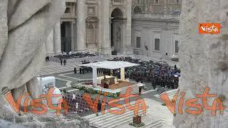 Beatificazione Papa Luciani, migliaia i fedeli in Piazza San Pietro sotto la pioggia. Le immagini