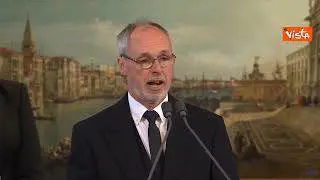 "God save the King". Ora Carlo è re