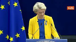 Ursula von der Leyen: "Regina Elisabetta è una leggenda"