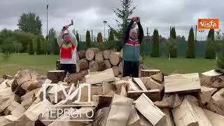 Lukashenko si improvvisa spaccalegna e beffa l'Ue per le sanzioni: Non vi lasceremo morire di freddo