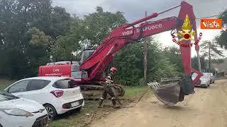 Alluvione Marche, le operazioni di recupero delle automobili trascinate via dall'acqua