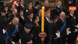 Funerali Regina, due minuti di silenzio a Westminster