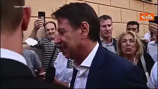 Conte canta "Bella ciao" al mercato di Genova: "Esprime valori dell'antifascismo"
