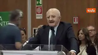 De Luca: "Il mio amico Zaia non rispetta Costituzione, dice «Padroni a casa nostra»"