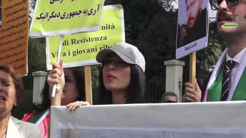 "Basta con l'imposizione del velo". La protesta delle donne iraniane a Roma