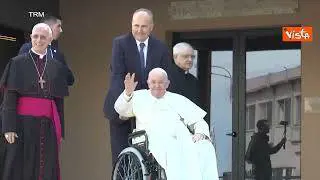 Papa Francesco a Matera, il saluto fuori programma alla mensa dei poveri