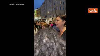Boldrini contestata da attiviste pro aborto: "A lei di chi vive in case popolari non frega niente"