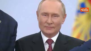 "Russia, Russia", il coro guidato da Putin dopo annessione territori ucraini