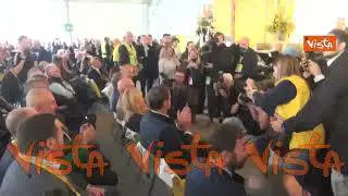 Giorgia Meloni accolta dagli applausi al Villaggio Coldiretti a Milano