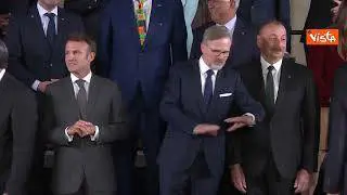 Primo vertice della Comunità politica Ue a Praga, la foto di gruppo dei leader
