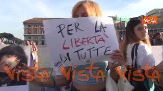 Manifestazione per le donne iraniane a Napoli, le immagini