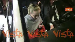 Meloni scherza con i giornalisti rimasti ad aspettarla fino a sera: “Siete i superstiti”