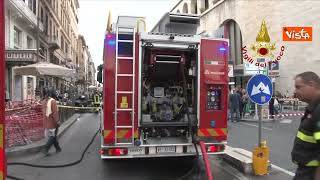 Undici motorini in fiamme a Roma, le immagini dei Vigili del Fuoco