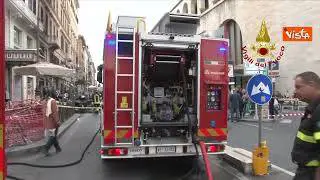 Undici motorini in fiamme a Roma, le immagini dei Vigili del Fuoco