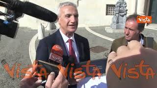 La cravatta regalata da Meloni ed i Capogruppo di FdI ai nuovi eletti in Parlamento, le immagini