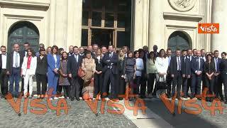 Foto di gruppo leghisti a Montecitorio, Salvini scherza su assenza Fontana: “Sta firmando i moduli”
