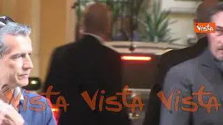 Meloni accoglie Berlusconi per l’incontro nella sede di Fratelli d’Italia, le immagini