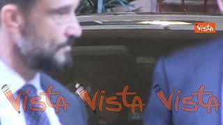 Ecco l’espressione di Berlusconi all’uscita dalla sede di Fratelli d’Italia dopo incontro con Meloni