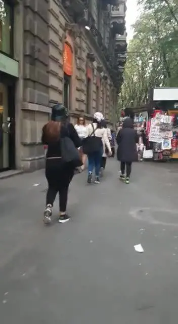 Squadra antiborseggi insegue le borseggiatrici a Milano