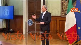 Applauso a Draghi dopo il suo discorso alla stampa a Palazzo Chigi