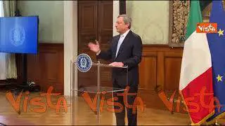Applauso a Draghi dopo il suo discorso alla stampa a Palazzo Chigi