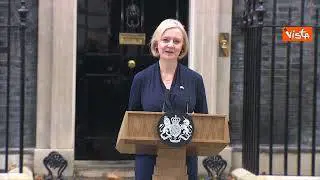 La premier britannica Liz Truss si dimette dopo 44 giorni: Rimarrò fino a scelta mio successore"