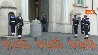 Consultazioni, cambio della Guardia fuori dal Quirinale in attesa dell’arrivo del centrodestra